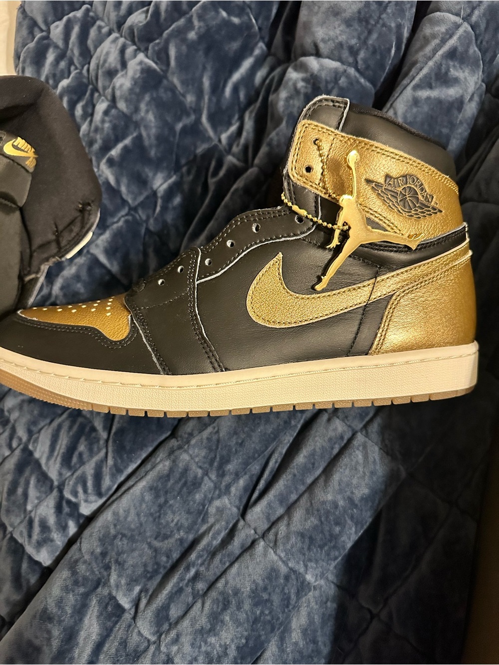 Nike Air Jordan 1 Retro High OG Black Metallic Gold DZ5485-071 Size 11.5